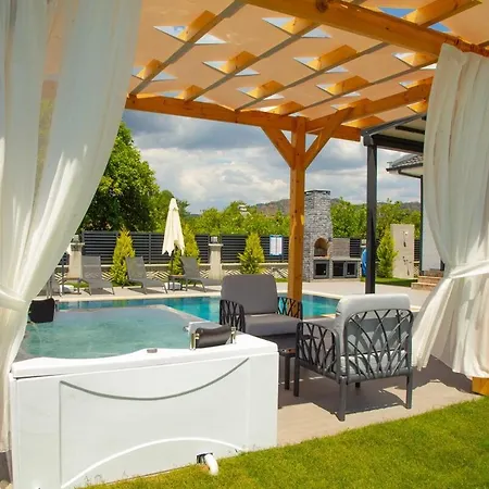 Luxury With Private Pool And Jacuzzi Villa *
